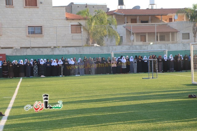  كفرقاسم - فيديو : جموع المصلين يؤدون صلاة عيد الفطر السعيد في المصلى  .. وساحة المصلى والمصلين اشتاقوا لكلمات المؤسس الشيخ عبدالله  الندية ..  